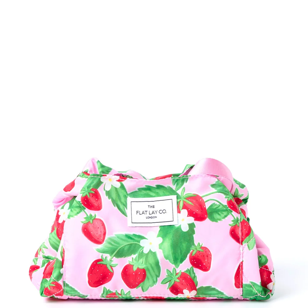 The Flat Lay Co. Trousse de Maquillage avec cordon - Fraises d'ÉtéImage1